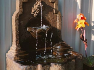 wall fountain